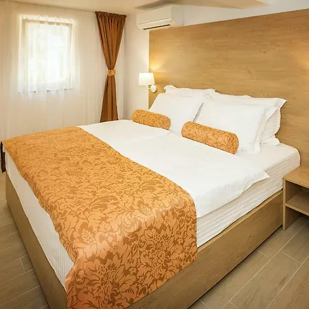 Residence Mediterraneo Baska  Exterior photo