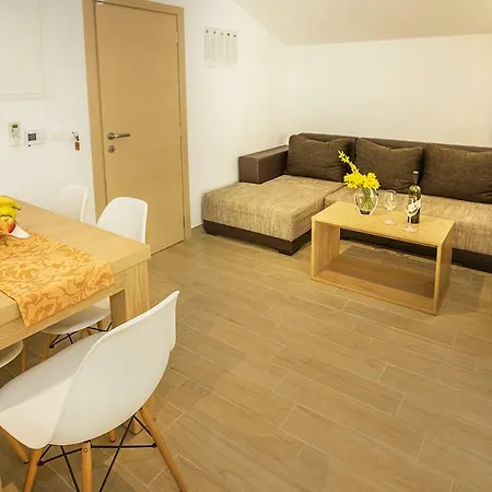 Residence Mediterraneo Baska  Exterior photo