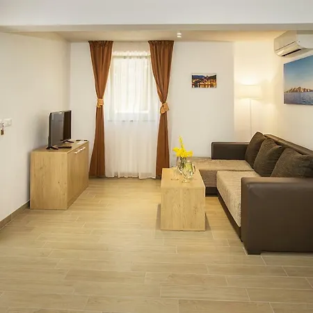Residence Mediterraneo Baska  Exterior photo